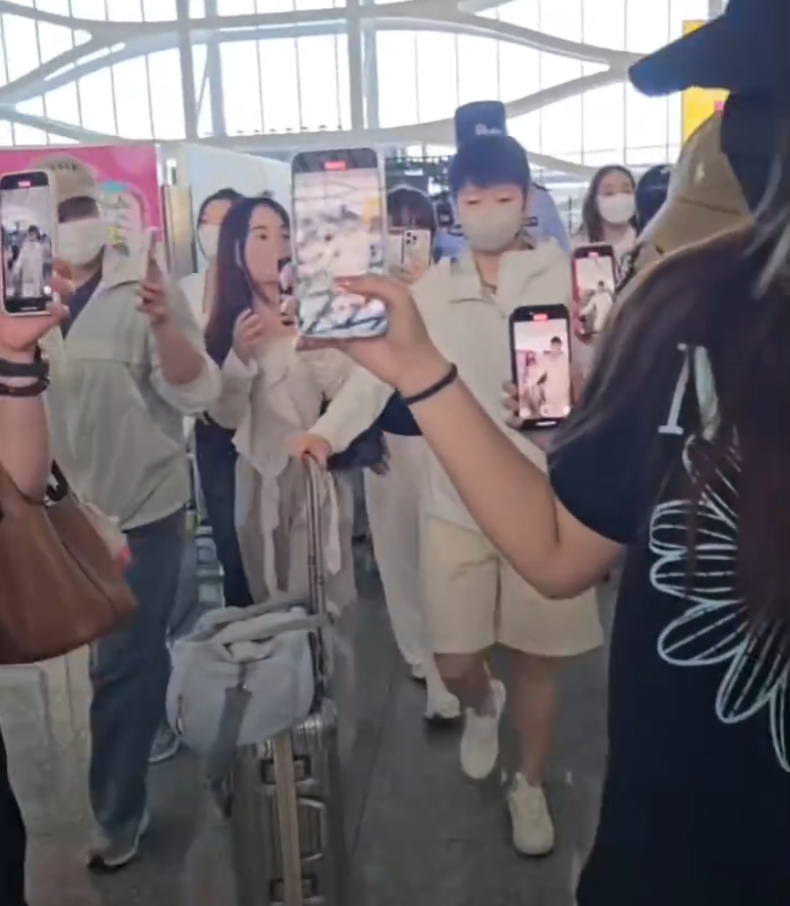 走向值机柜 走向值机柜