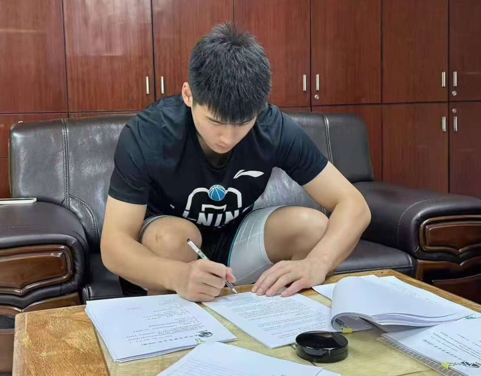 com, 轻球员进步, 其在防守端 com, 轻球员进步, 其在防守端