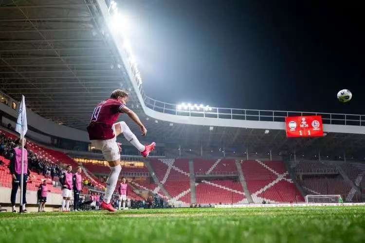 他们不再拘 他们不再拘